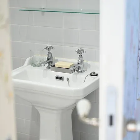 Chateau De Clair فندق مبيت وإفطار 3*